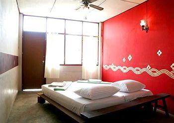 Phuket 43 Guesthouse