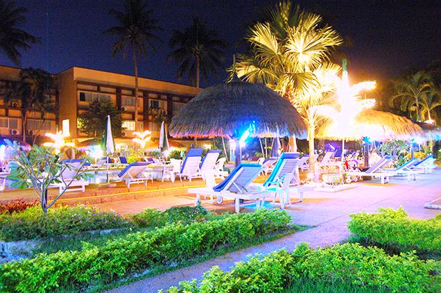 บาศญ่าบีช โฮเต็ล แอนด์ รีสอร์ท (Basaya Beach Hotel & Resort)