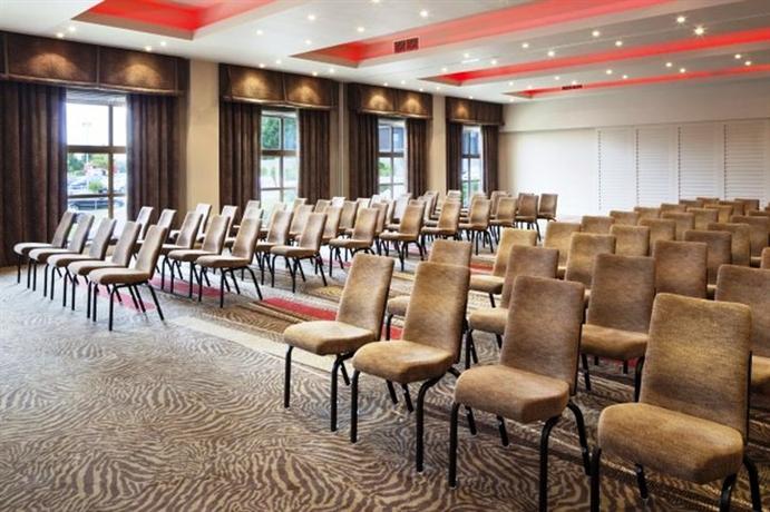Chessington Safari Hotel (ex. Chessington Hotel)