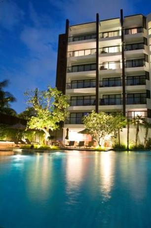 โรงแรมวู้ดแลนด์ สวีท เซอร์วิส เรสซิเดนซ์ (Woodlands Suites Serviced Residences)