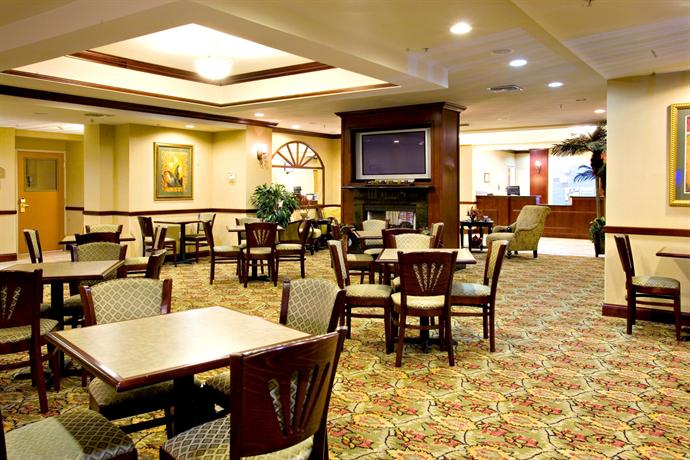 Holiday Inn Express & Suites Selma