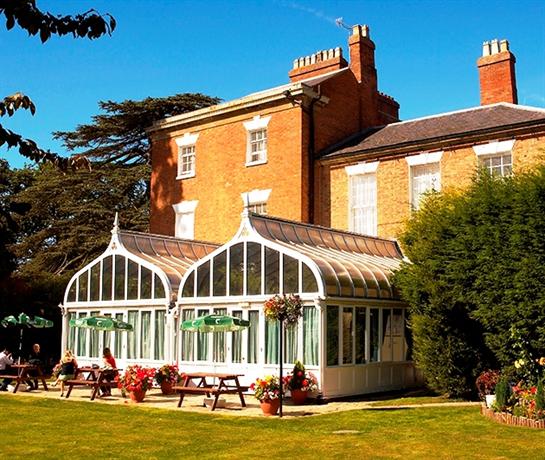 the glebe warwick