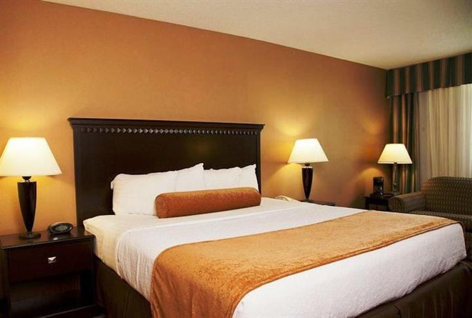 Ramada by Wyndham East Syracuse Carrier Circle Hotel