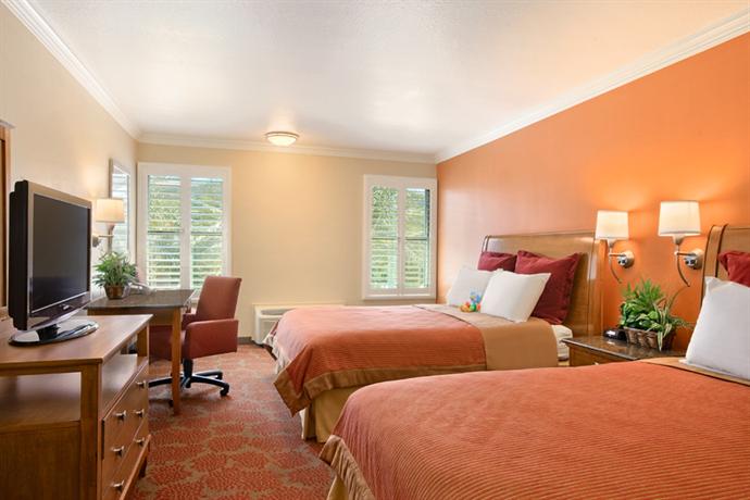 Desert Palms Hotel & Suites