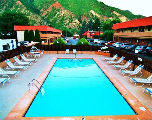 Glenwood Springs Cedar Lodge