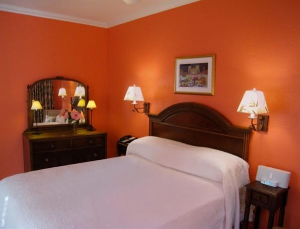 Colony Hotel & Cabana Club