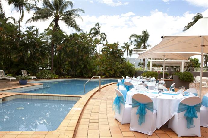 DoubleTree by Hilton Cairns