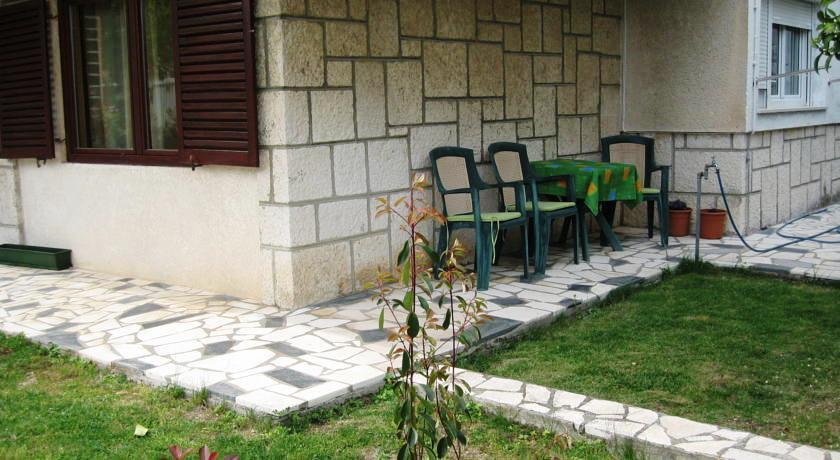 Meje Apartments