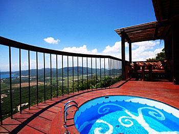 人间天堂鸟巢度假村�