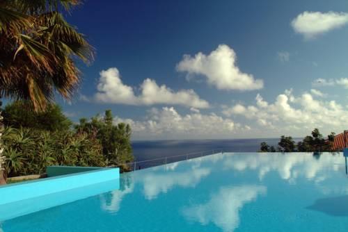 Madeira: Infinity-Pool direkt am Kliff