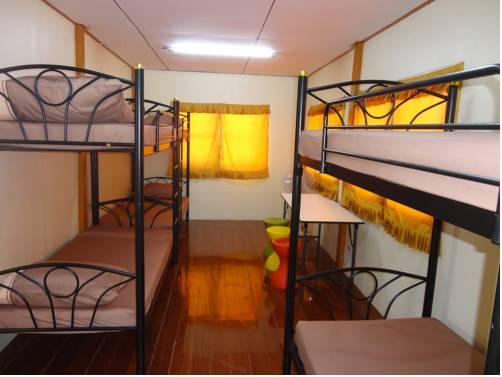 Baan Sathorn Backpacker/Guesthouse