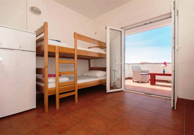 Moon Rocks Hostel