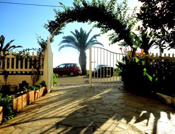 Faros Apartments