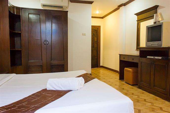Baan Natacha Beachfront Guesthouse