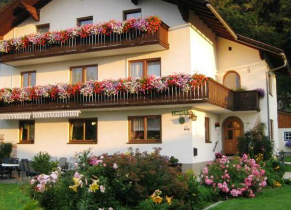 Haus Moser Burgruine Wolkenstein Austria thumbnail