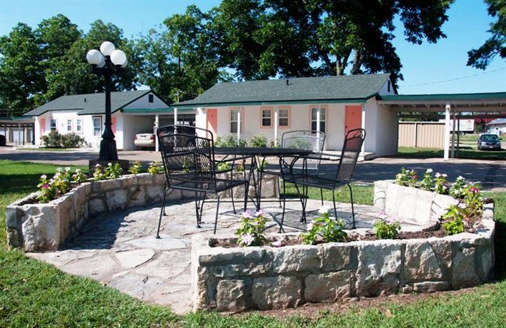 peach-tree-inn-suites-fredericksburg-compare-deals