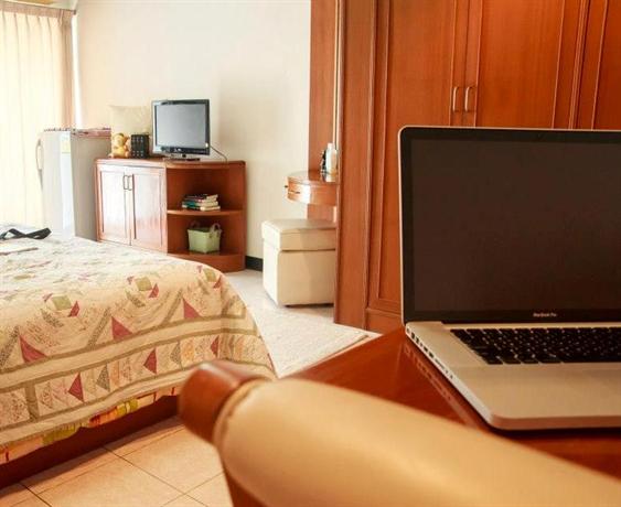 Ritratana Apartment