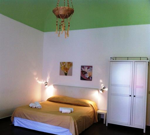 Porto Salvo Apartments