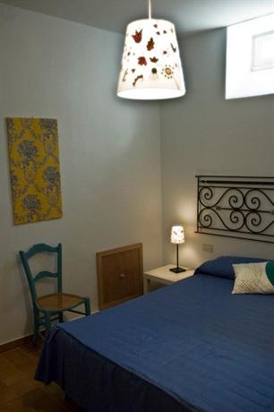 Porto Salvo Apartments