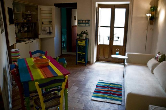 Porto Salvo Apartments