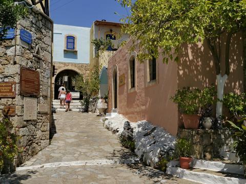 Arolithos Traditional Village Hotel