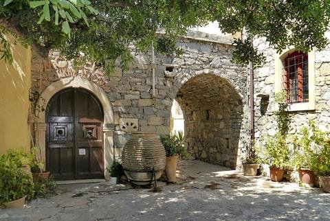 Arolithos Traditional Village Hotel