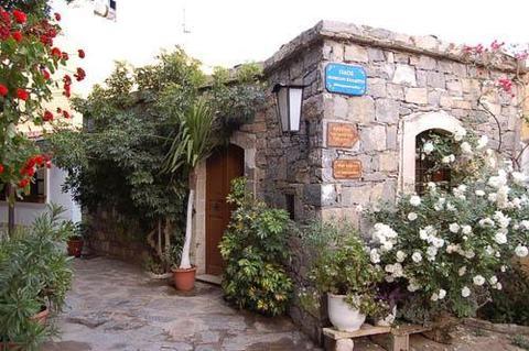 Arolithos Traditional Village Hotel