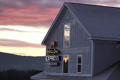 Holiday Inn Express Hotel & Suites White River Junction
