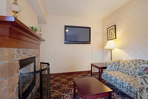 Holiday Inn Express Hotel & Suites White River Junction