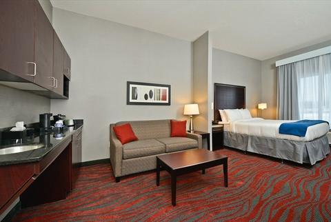 Holiday Inn Express & Suites Utica