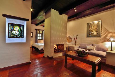 Uvence Arte + Hotel