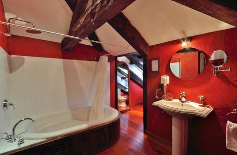 Uvence Arte + Hotel