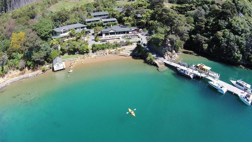 Lochmara Lodge Wildlife Recovery And Arts Centre Queen Charlotte Sound New Zealand thumbnail