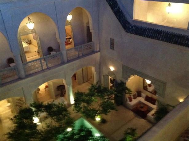 Riad Emberiza Sahari