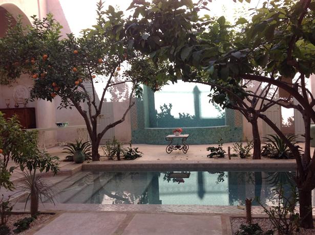 Riad Emberiza Sahari