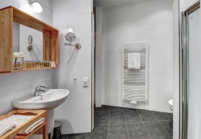 4 Arts Suites