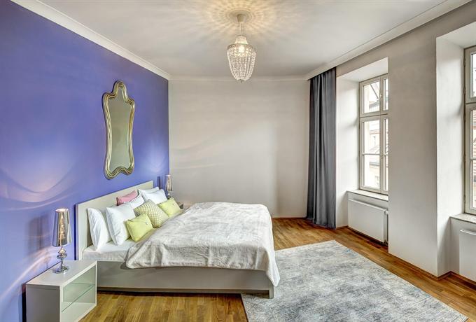 4 Arts Suites