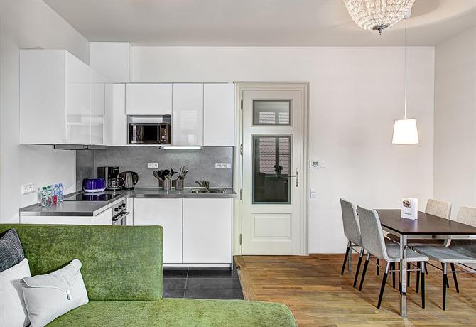 4 Arts Suites