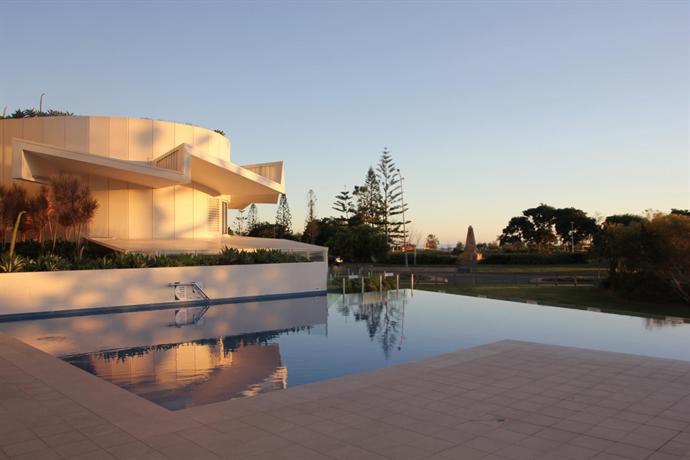 Kirra Surf Apartment