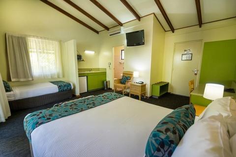 Palms City Resort