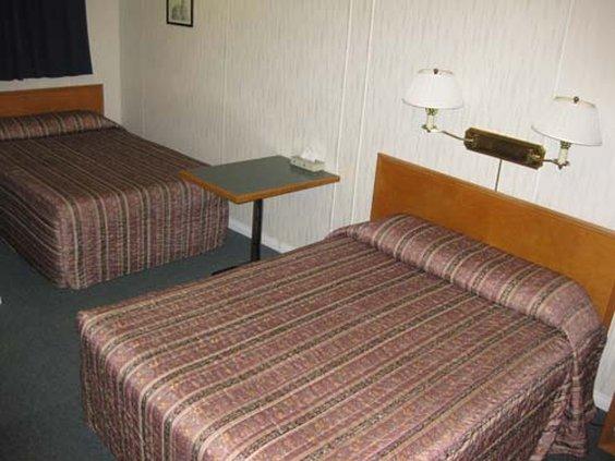 Red Coat Inn Motel Fort MacLeod - Compare Deals