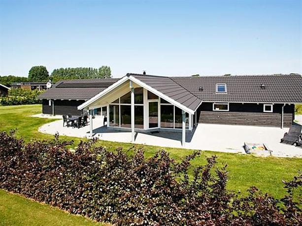 Five-Bedroom Holiday home in Ebeltoft 2