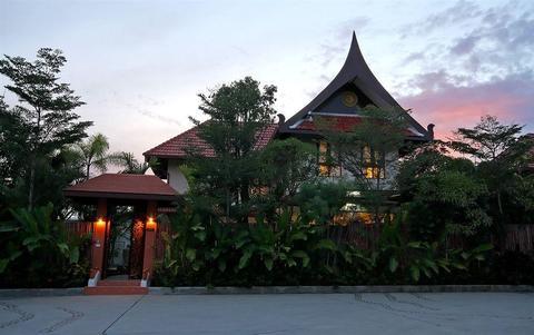 Thai Thani Pool Villa Resort