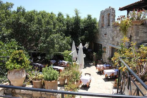 Arolithos Traditional Village Hotel