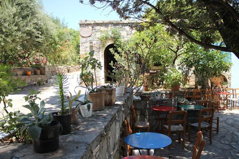 Arolithos Traditional Village Hotel