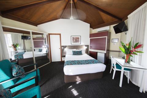 Palms City Resort