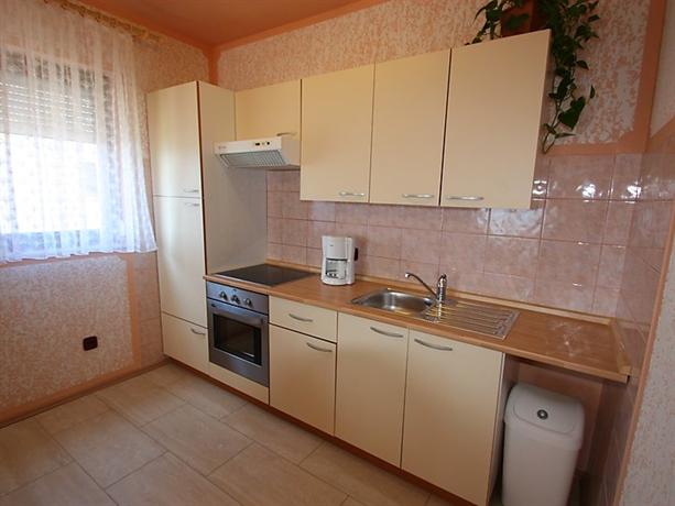 Apartment Abros 2 kat