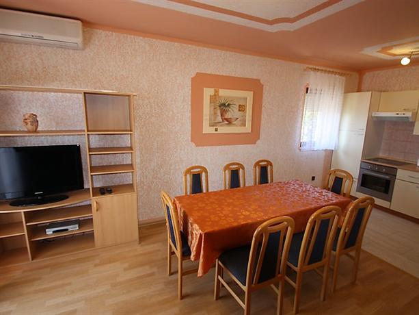 Apartment Abros 2 kat