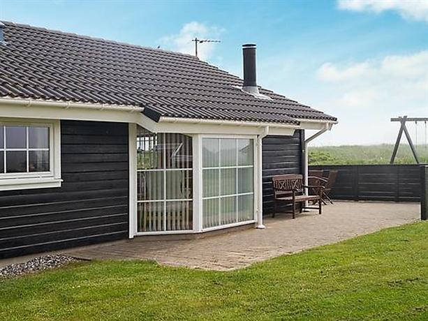 Four-Bedroom Holiday home in Lokken 5