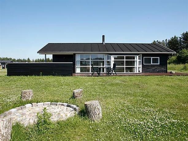 Three-Bedroom Holiday home in Lokken 15